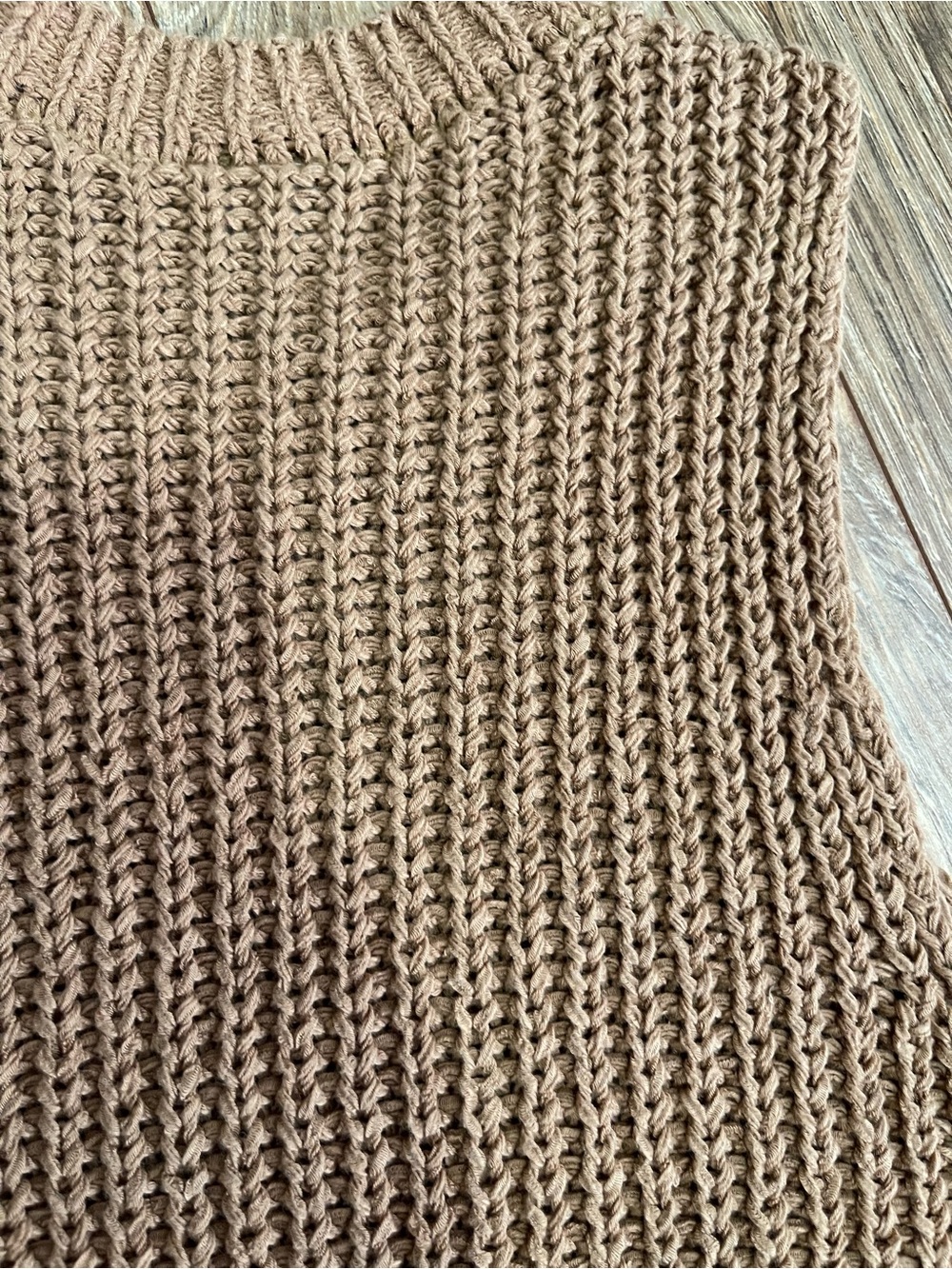 Abercrombie & Fitch Chunky Knit Sleeveless Sweater Vest in Camel - Picture 5 of 5